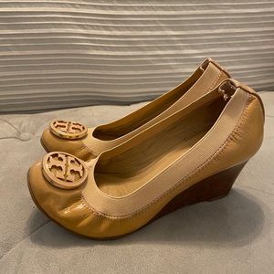 Tory Burch Nude Wedge Pump
